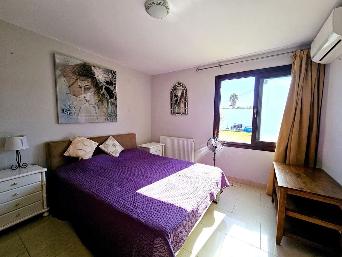 6 bedroom Villa for sale in Estepona with pool garage - € 1,200,000 (Ref: 8633831)