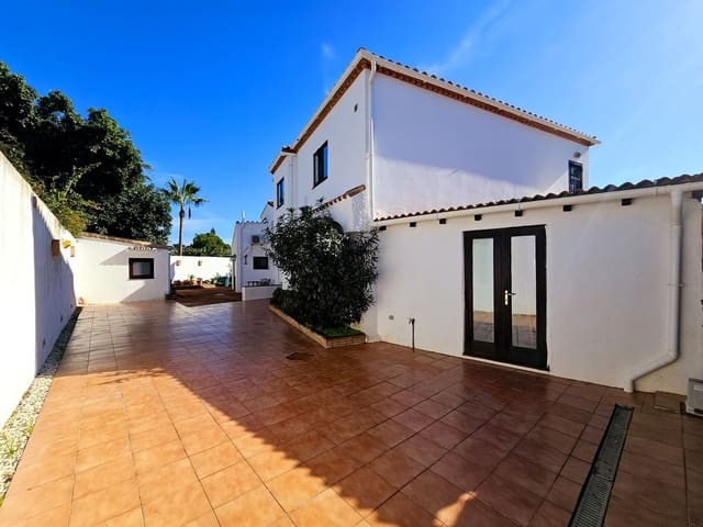 6 soverom Villa til salgs i Estepona med svømmebasseng garasje - € 1 200 000 (Ref: 8633831)