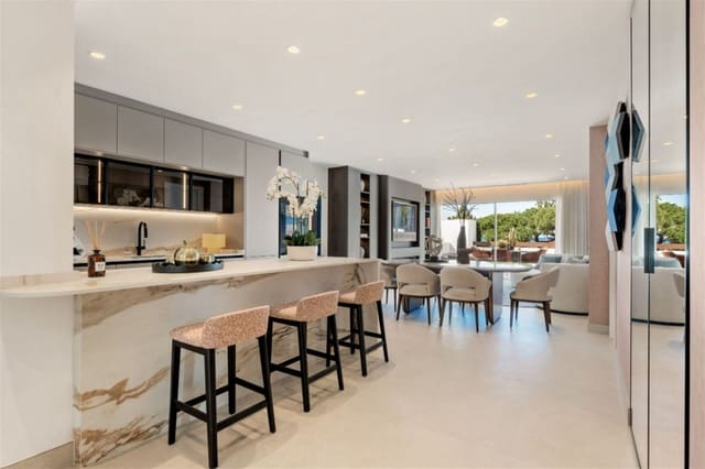 3 bedroom Apartment for sale in Los Monteros, Marbella with pool garage - € 2,250,000 (Ref: 8660807)