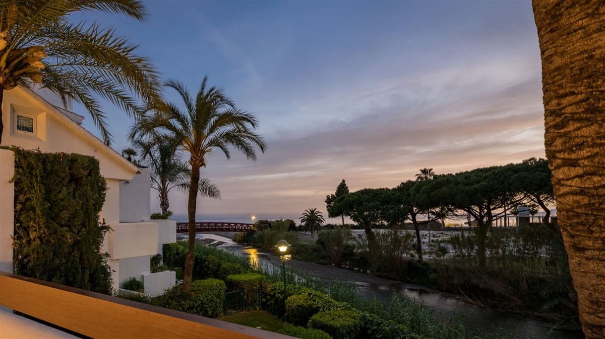 3 soveværelse Lejlighed til salg i Los Monteros med swimmingpool garage - € 2.250.000 (Ref: 8660807)