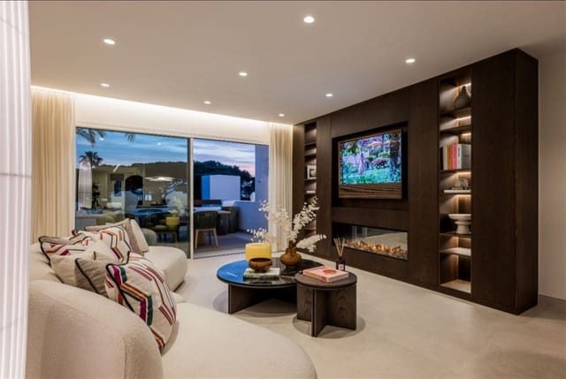 3 bedroom Apartment for sale in Los Monteros, Marbella with pool garage - € 2,450,000 (Ref: 8664838)