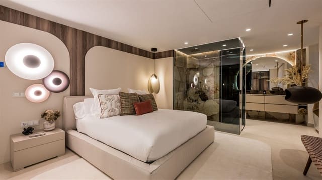 3 quarto Apartamento para venda em Los Monteros, Marbella com piscina garagem - 2 450 000 € (Ref: 8664838)