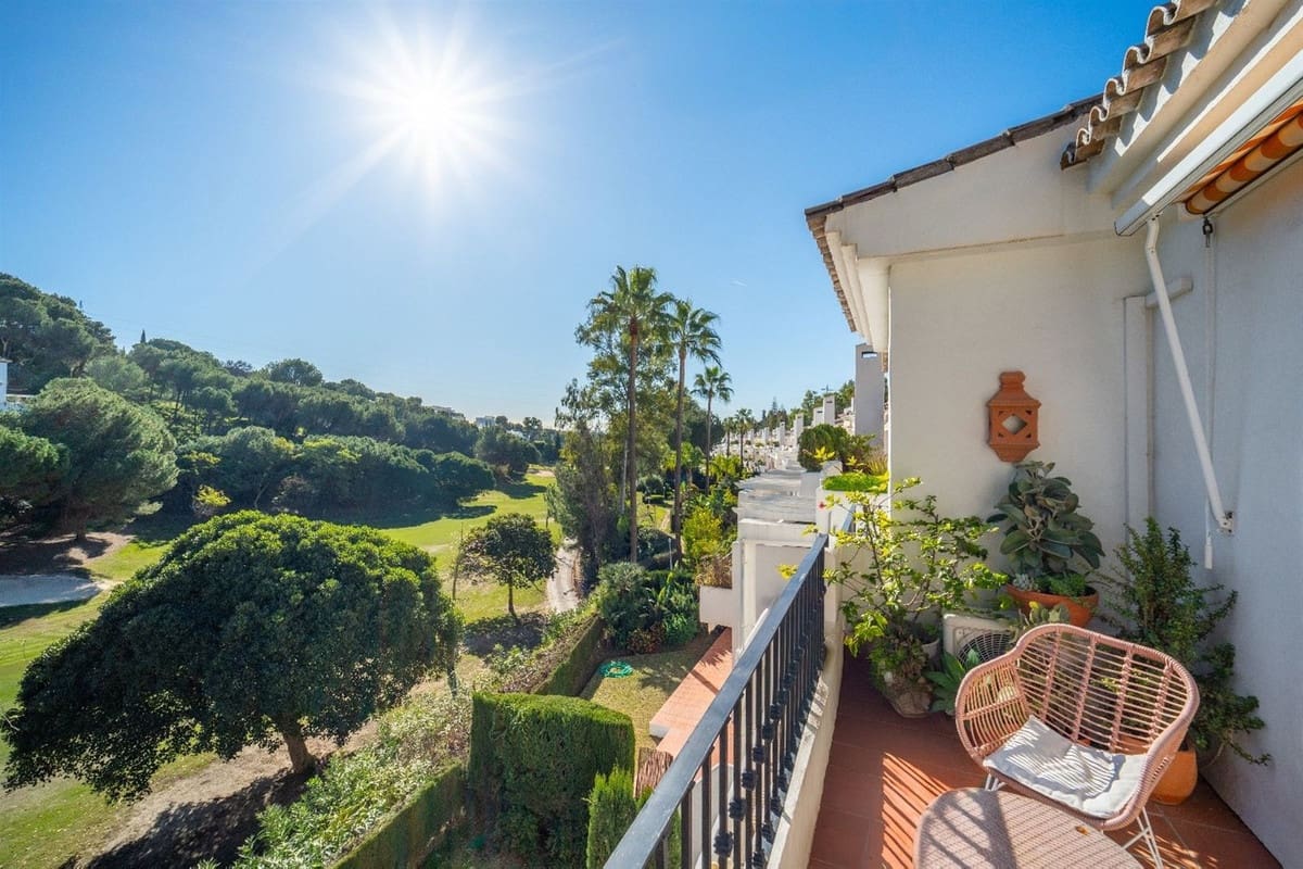 3 bedroom Apartment for sale in La Quinta with pool garage - € 583,500 (Ref: 8722582)