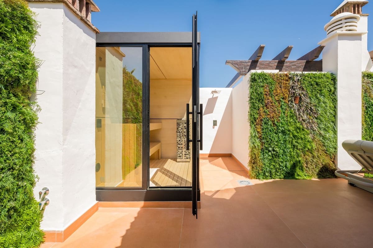 3 soveværelse Penthouse til salg i New Golden Mile med swimmingpool garage - € 2.695.000 (Ref: 8723122)