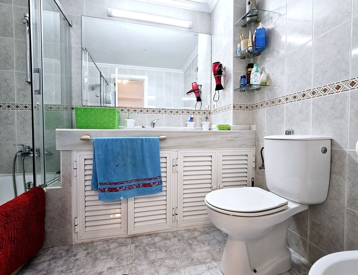 3 soveværelse Semi-Rækkehus til salg i Bahia de Casares med swimmingpool - € 580.000 (Ref: 8759134)