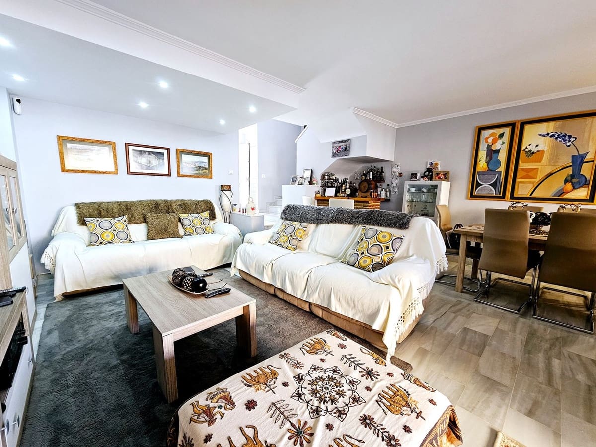 3 soveværelse Semi-Rækkehus til salg i Bahia de Casares med swimmingpool - € 580.000 (Ref: 8759134)