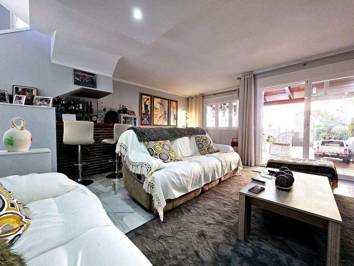 3 soveværelse Semi-Rækkehus til salg i Bahia de Casares med swimmingpool - € 580.000 (Ref: 8759134)