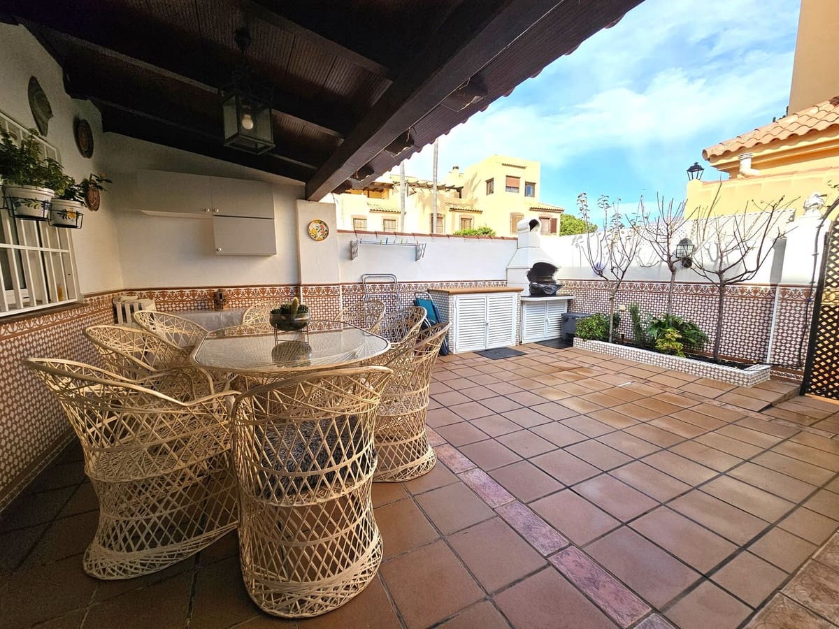 3 soveværelse Semi-Rækkehus til salg i Bahia de Casares med swimmingpool - € 580.000 (Ref: 8759134)