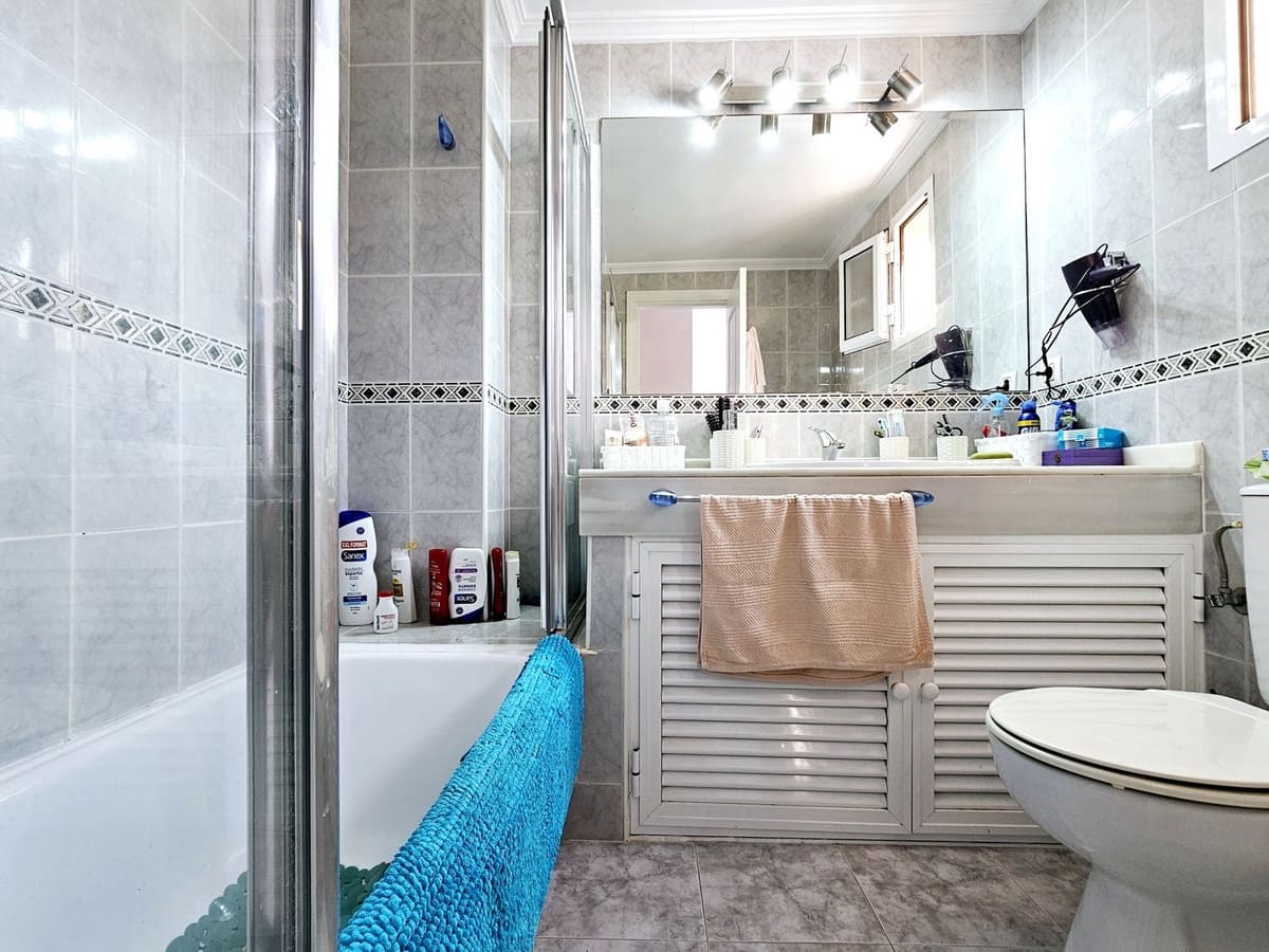 3 soveværelse Semi-Rækkehus til salg i Bahia de Casares med swimmingpool - € 580.000 (Ref: 8759134)