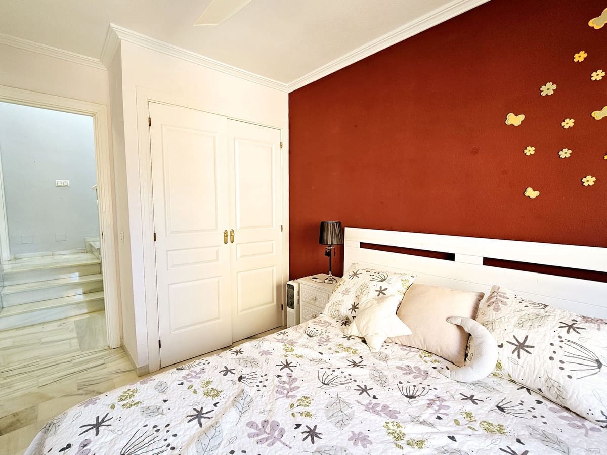 3 soveværelse Semi-Rækkehus til salg i Bahia de Casares med swimmingpool - € 580.000 (Ref: 8759134)