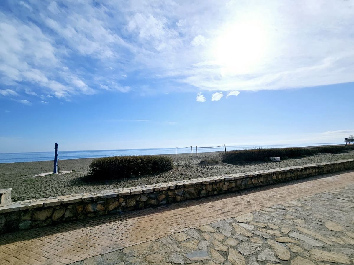 3 soveværelse Semi-Rækkehus til salg i Bahia de Casares med swimmingpool - € 580.000 (Ref: 8759134)