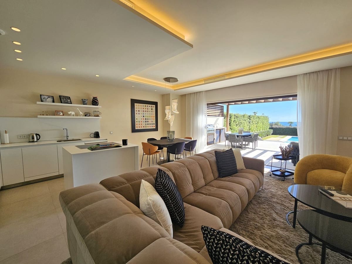 4 bedroom Townhouse for sale in Estepona with pool garage - € 3,400,000 (Ref: 8790241)