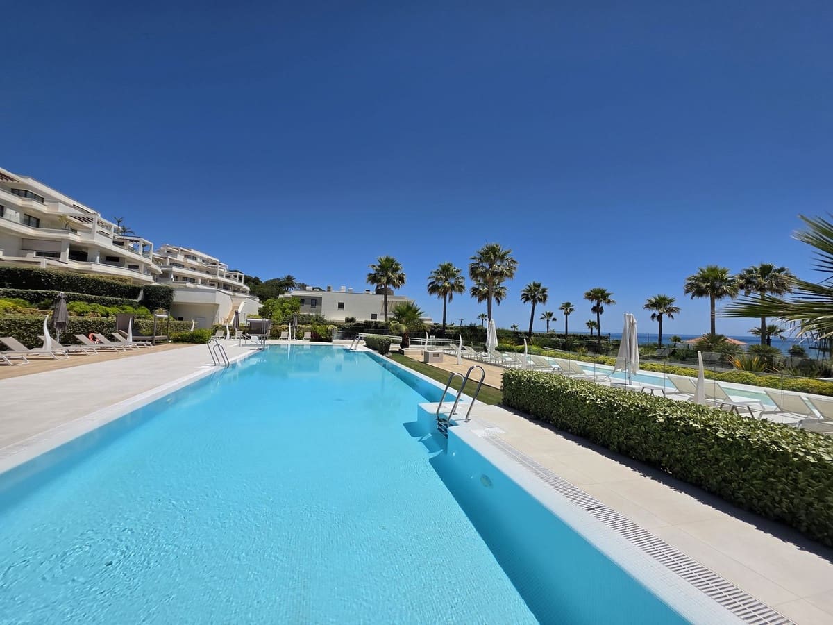 4 bedroom Townhouse for sale in Estepona with pool garage - € 3,400,000 (Ref: 8790241)