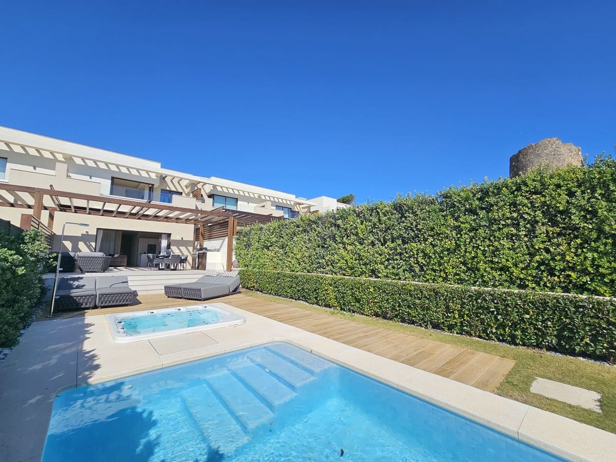 4 bedroom Townhouse for sale in Estepona with pool garage - € 3,400,000 (Ref: 8790241)