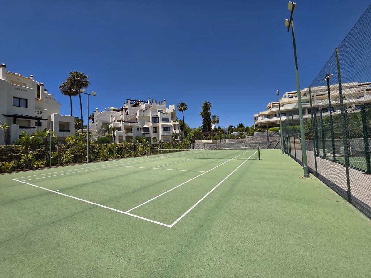 4 bedroom Townhouse for sale in Estepona with pool garage - € 3,400,000 (Ref: 8790241)