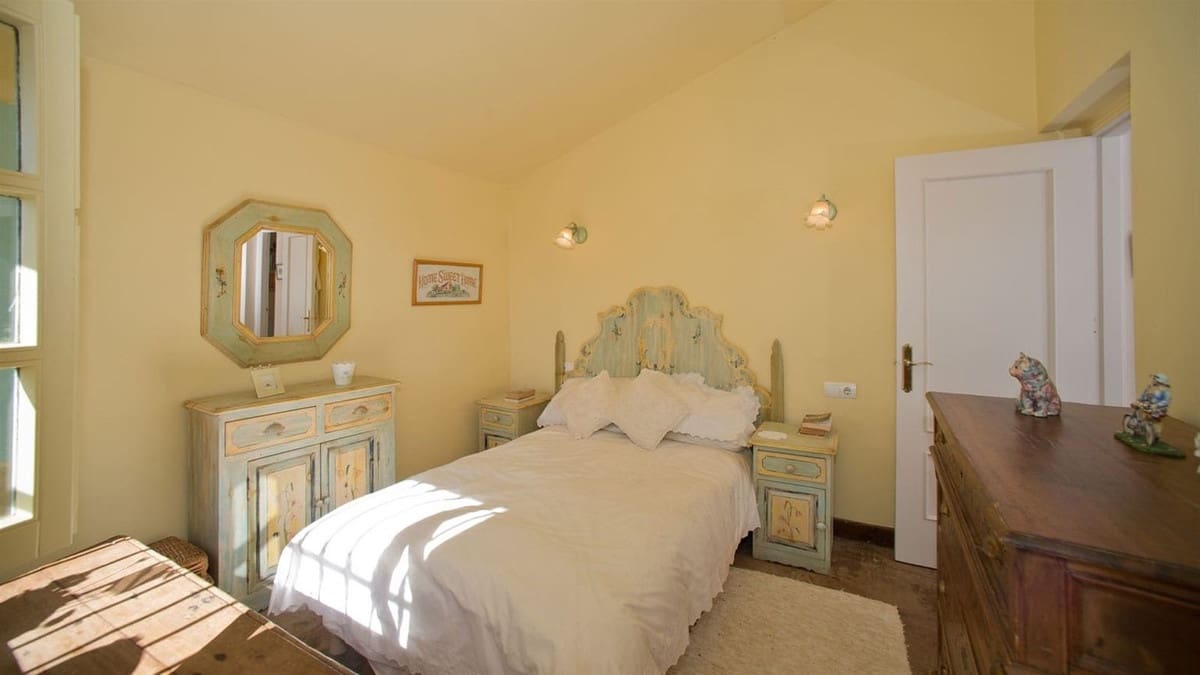 3 slaapkamer Finca/Landhuis te koop in Estepona met garage - € 875.000 (Ref: 8813425)