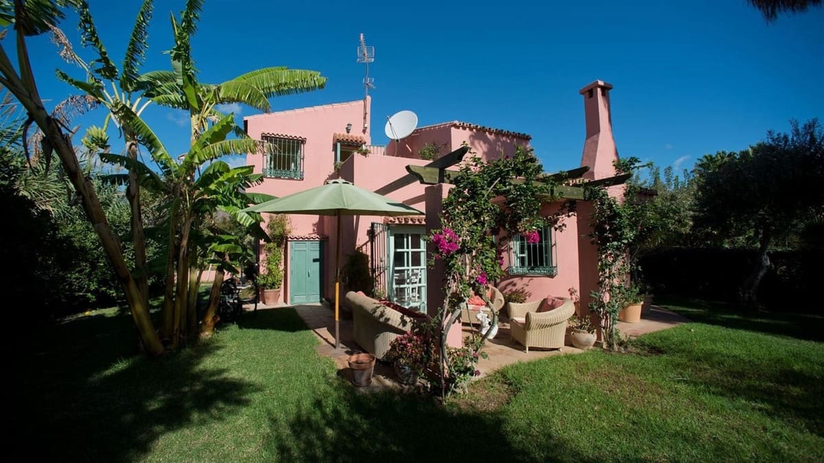 3 slaapkamer Finca/Landhuis te koop in Estepona met garage - € 875.000 (Ref: 8813425)