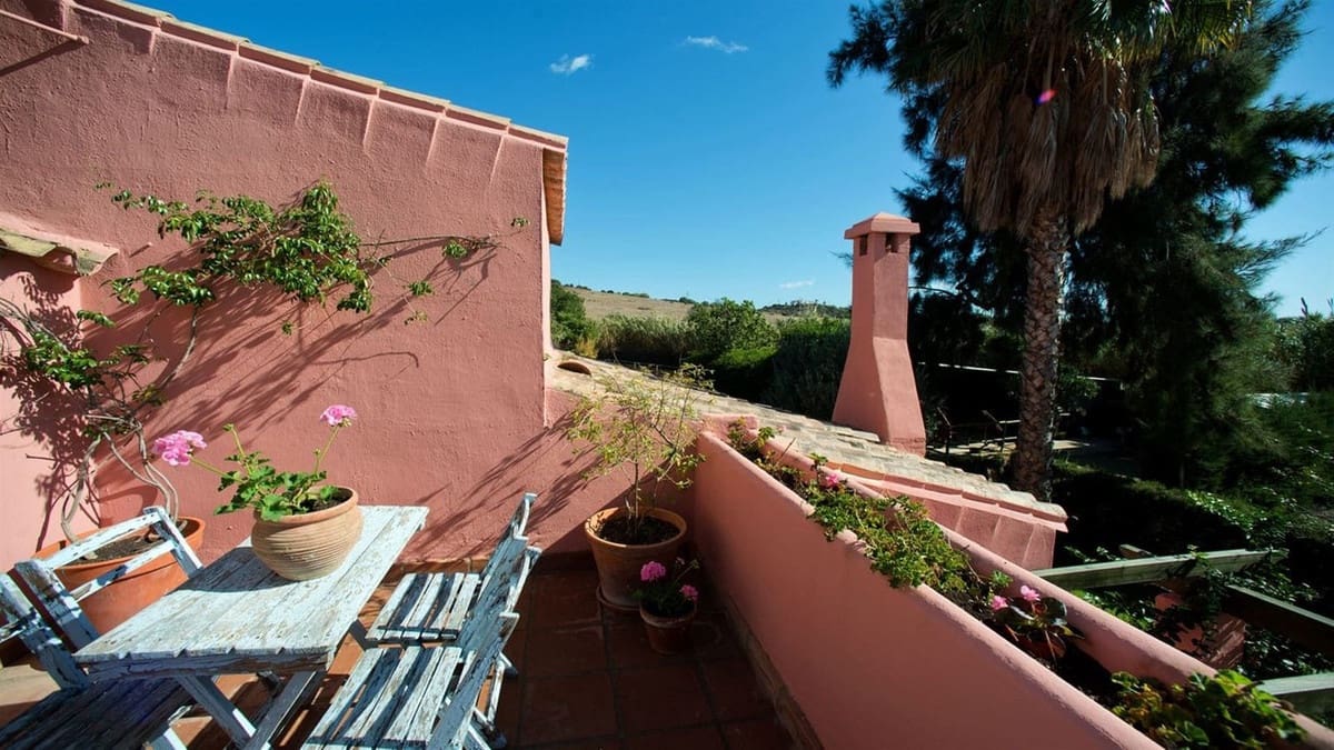 3 slaapkamer Finca/Landhuis te koop in Estepona met garage - € 875.000 (Ref: 8813425)