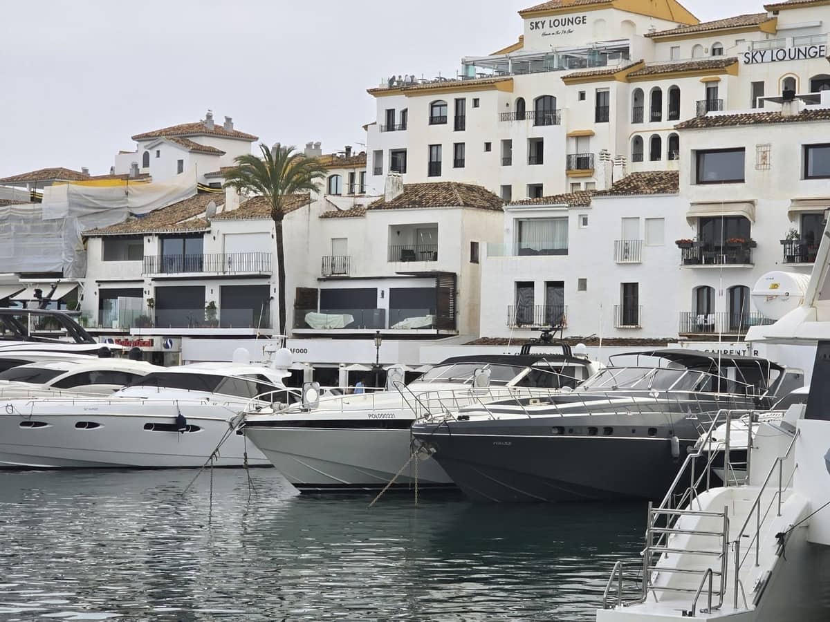 Komercyjne na sprzedaż w Puerto Banus - 730 000 € (Ref: 8924624)