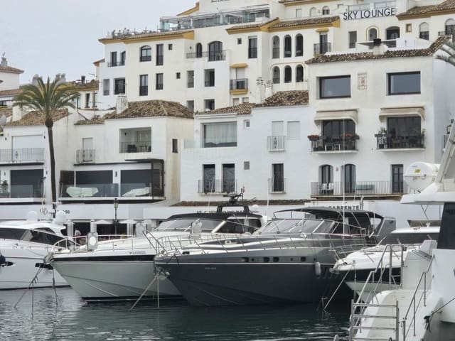 Gewerbe zu verkaufen in Puerto Banus, Marbella - 730.000 € (Ref: 8924625)