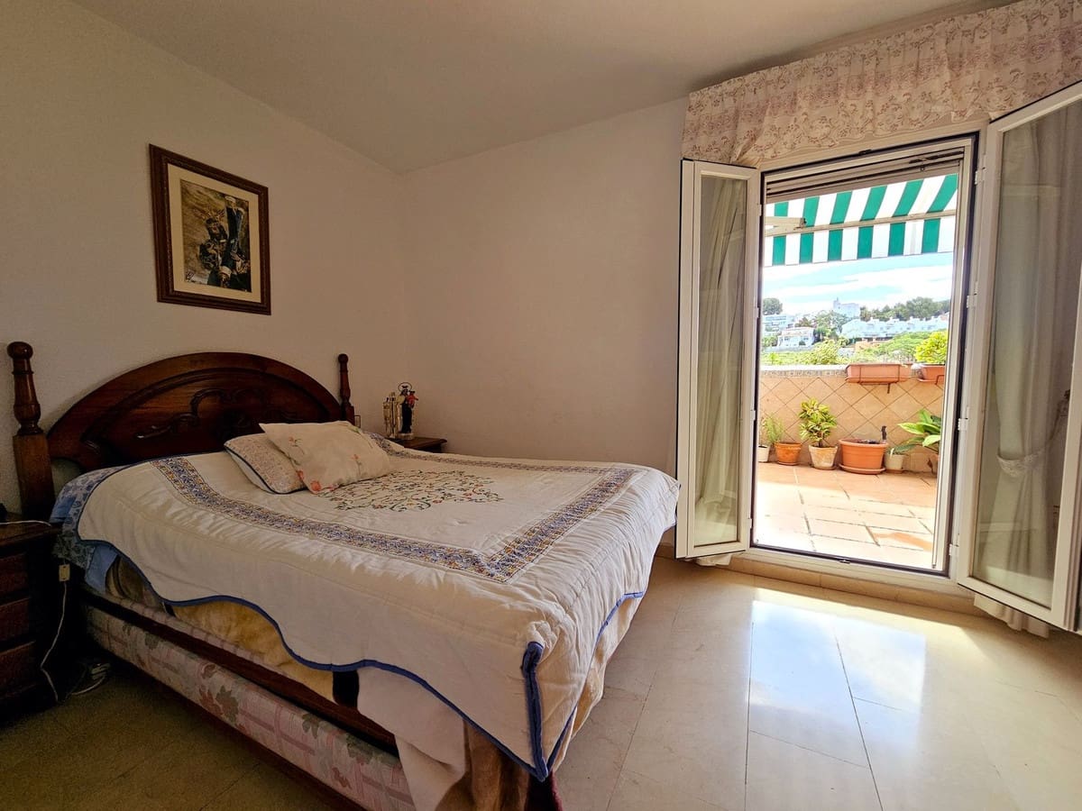 3 soveværelse Penthouse til salg i Nueva Andalucia med swimmingpool garage - € 330.000 (Ref: 8967791)