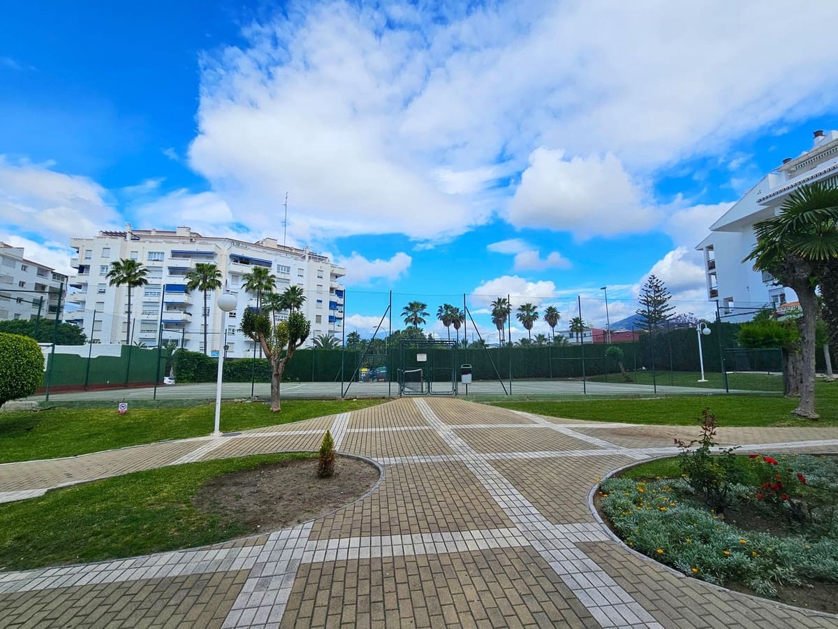 3 soveværelse Penthouse til salg i Nueva Andalucia med swimmingpool garage - € 330.000 (Ref: 8967791)