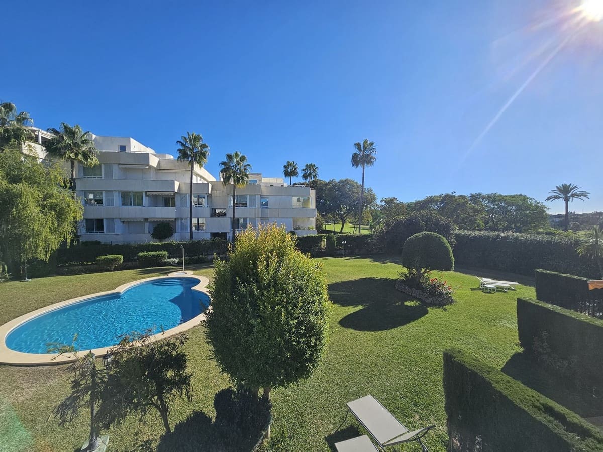 3 soveværelse Byhus til salg i Nueva Andalucia med swimmingpool - € 650.000 (Ref: 9049688)