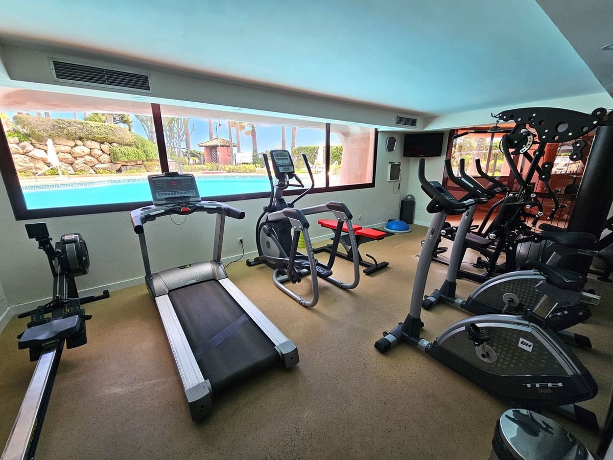 3 sypialnia Apartament na sprzedaż w New Golden Mile z basenem garażem - 2 350 000 € (Ref: 9072830)