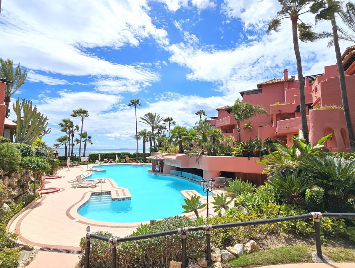 3 sypialnia Apartament na sprzedaż w New Golden Mile z basenem garażem - 2 350 000 € (Ref: 9072830)