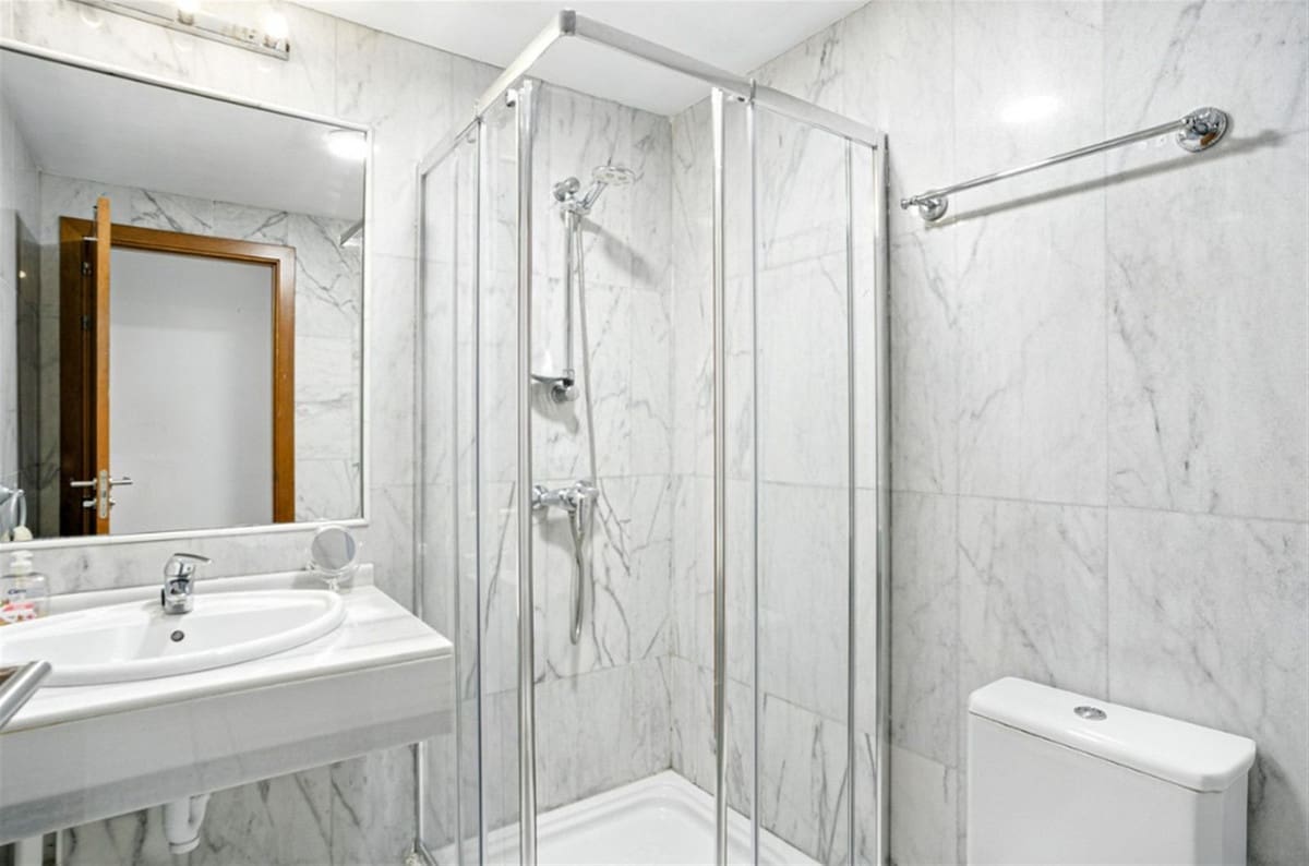 3 sovrum Lägenhet till salu i Benahavis med pool garage - 430 000 € (Ref: 9097415)