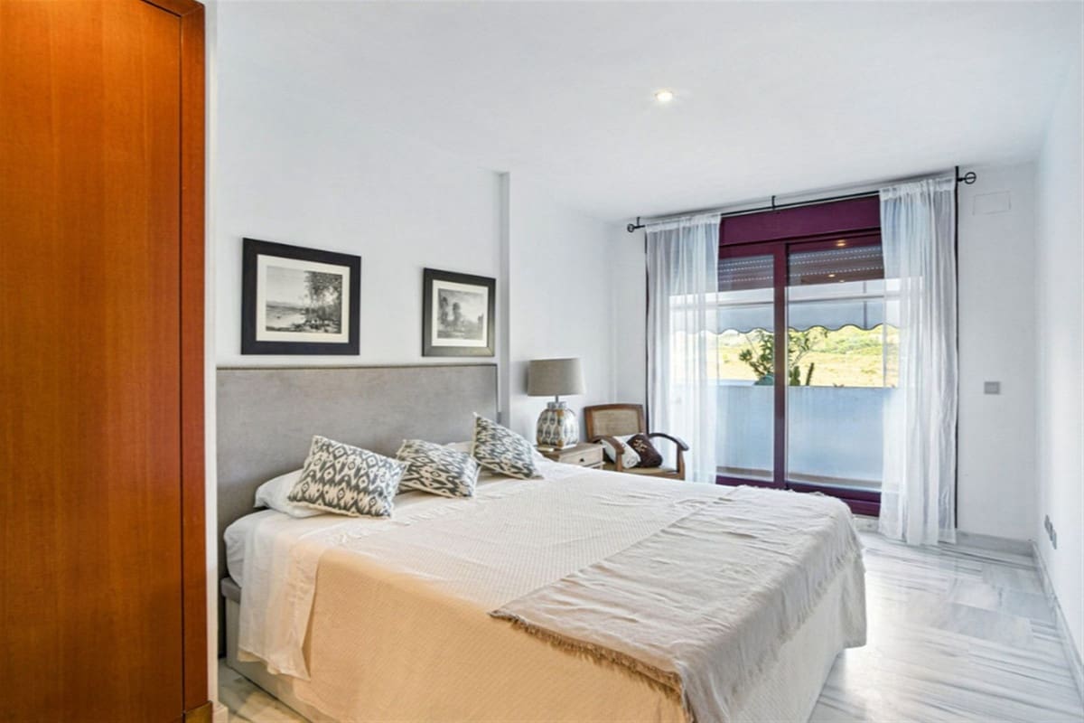 3 sovrum Lägenhet till salu i Benahavis med pool garage - 430 000 € (Ref: 9097415)