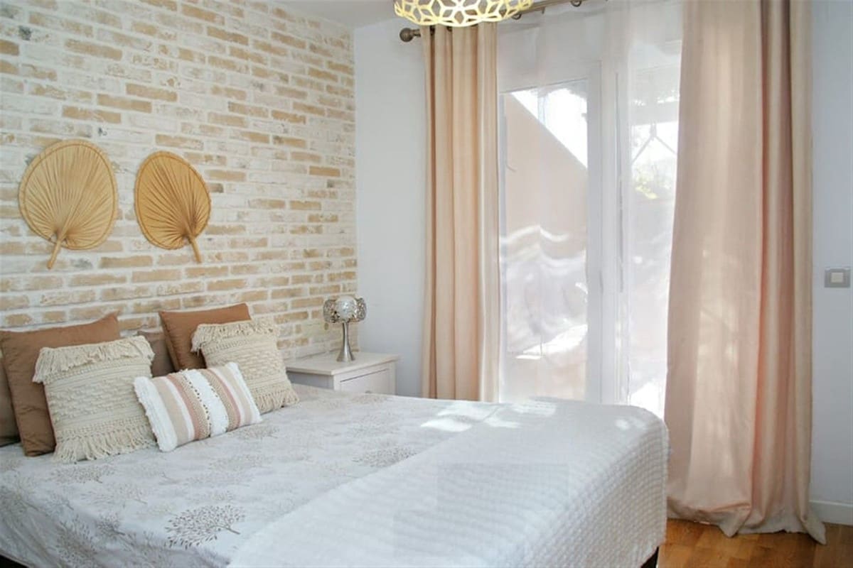 2 soveværelse Lejlighed til salg i New Golden Mile med swimmingpool garage - € 349.000 (Ref: 9100308)