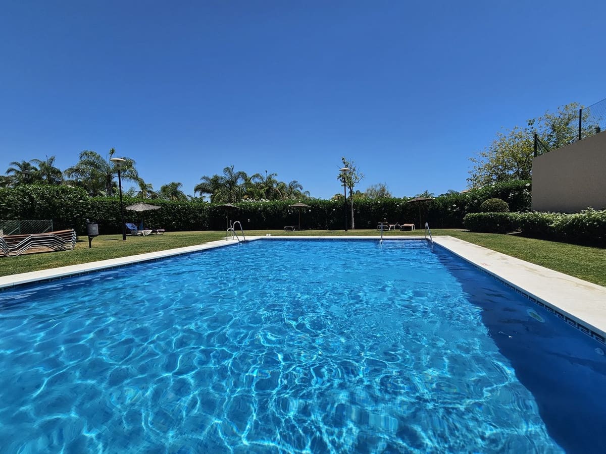 2 soveværelse Lejlighed til salg i New Golden Mile med swimmingpool garage - € 349.000 (Ref: 9100308)