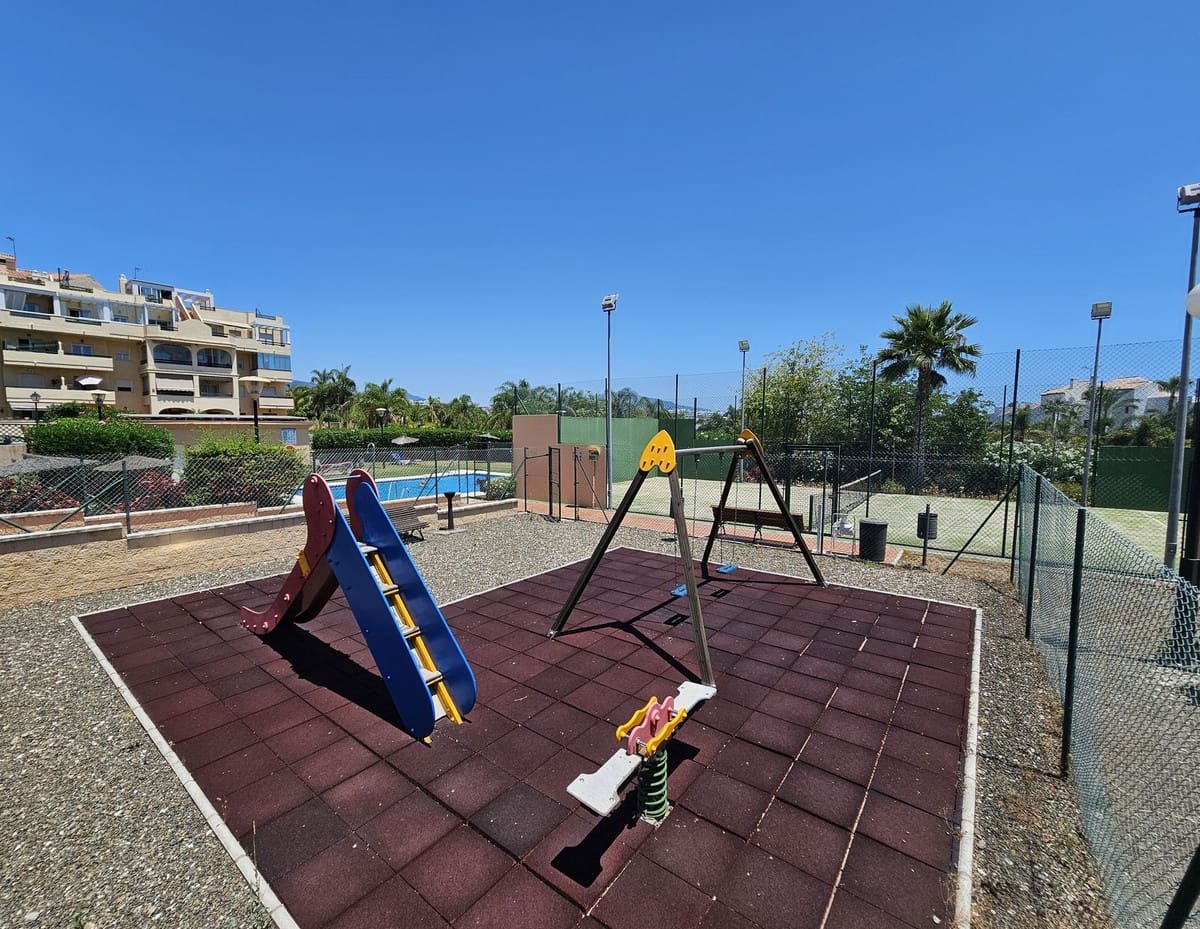 2 soveværelse Lejlighed til salg i New Golden Mile med swimmingpool garage - € 349.000 (Ref: 9100308)