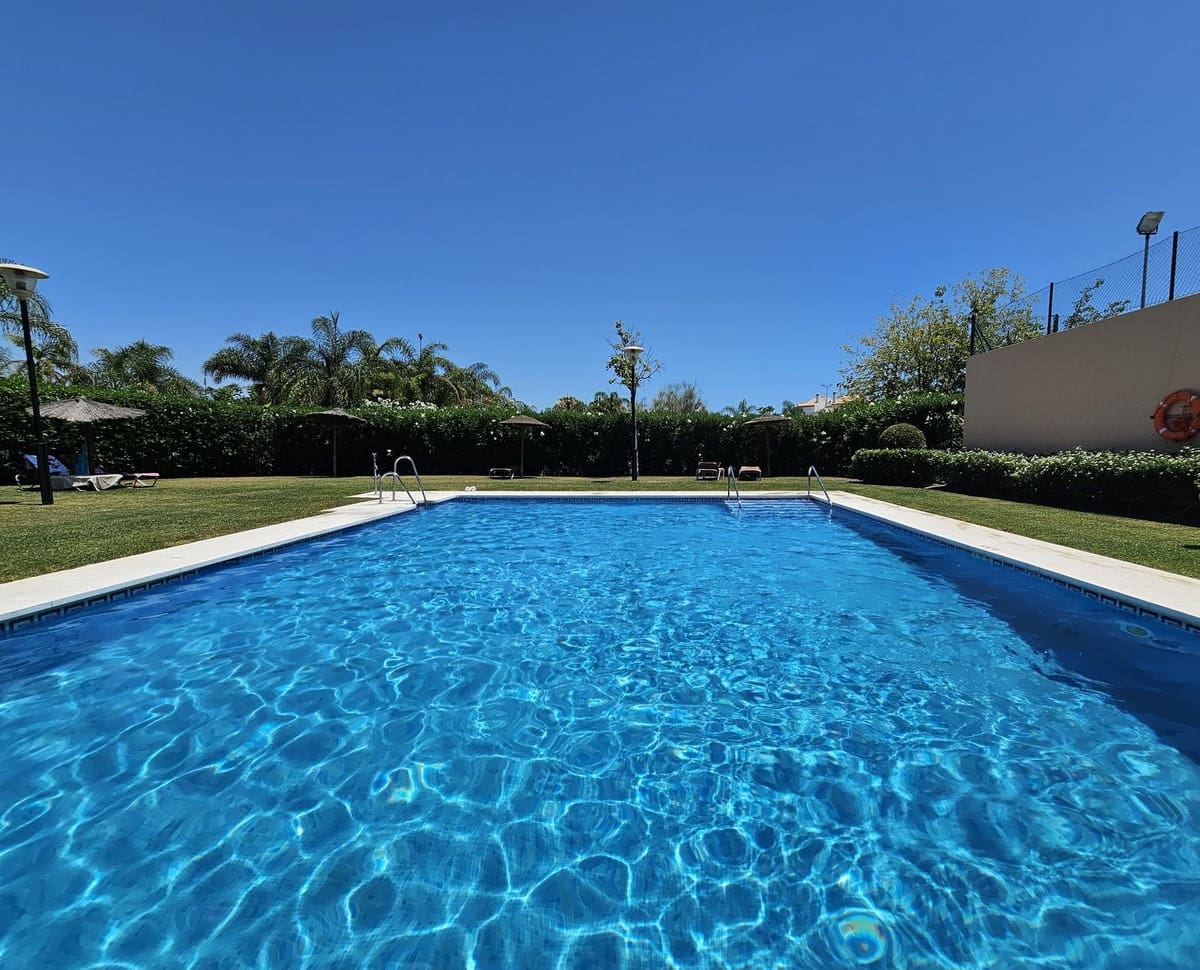 2 soveværelse Lejlighed til salg i New Golden Mile med swimmingpool garage - € 349.000 (Ref: 9100308)