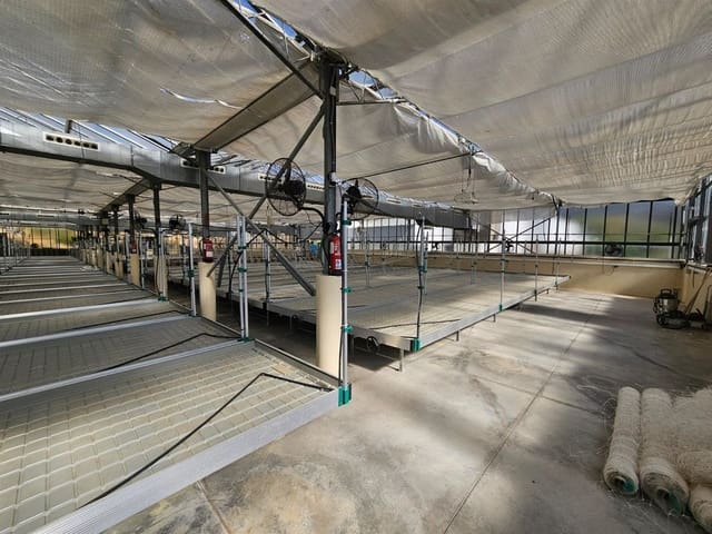 6 slaapkamer Commercieel te koop in Casares met zwembad garage - € 3.200.000 (Ref: 9107966)