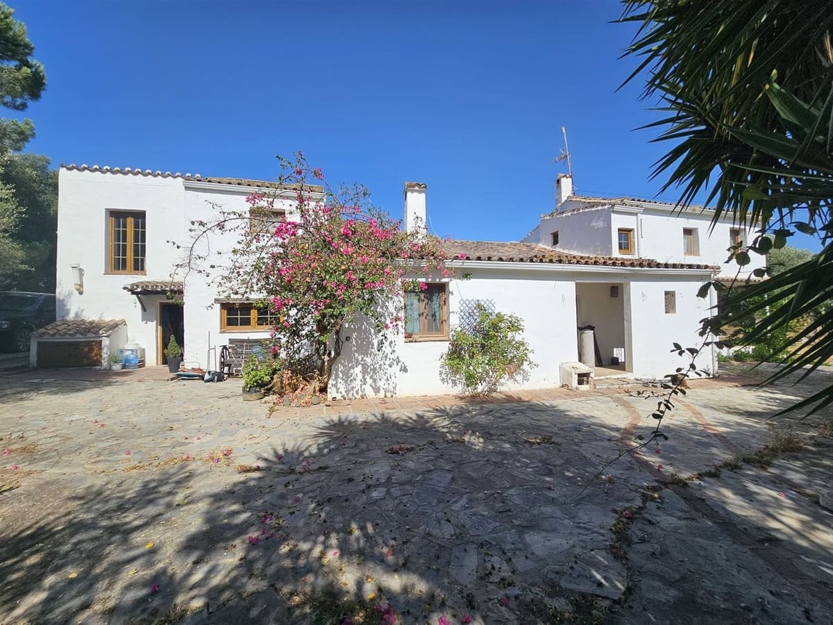 6 chambre Local Commercial à vendre à Casares avec piscine garage - 3 200 000 € (Ref: 9107966)