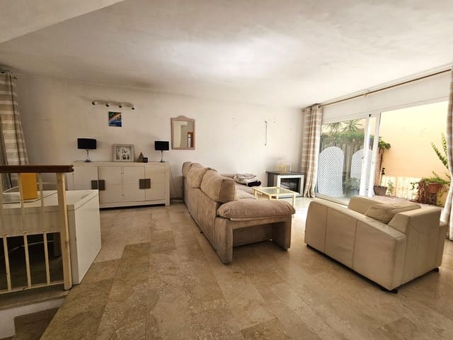 4 soverom Hus til salgs i Nueva Andalucia, Marbella med svømmebasseng garasje - € 599 000 (Ref: 9129292)