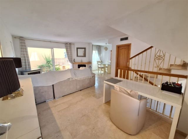 4 Zimmer Haus zu verkaufen in Nueva Andalucia, Marbella mit Pool Garage - 599.000 € (Ref: 9129292)