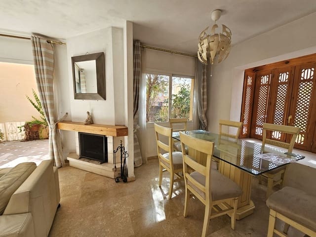 4 Zimmer Haus zu verkaufen in Nueva Andalucia, Marbella mit Pool Garage - 599.000 € (Ref: 9129292)