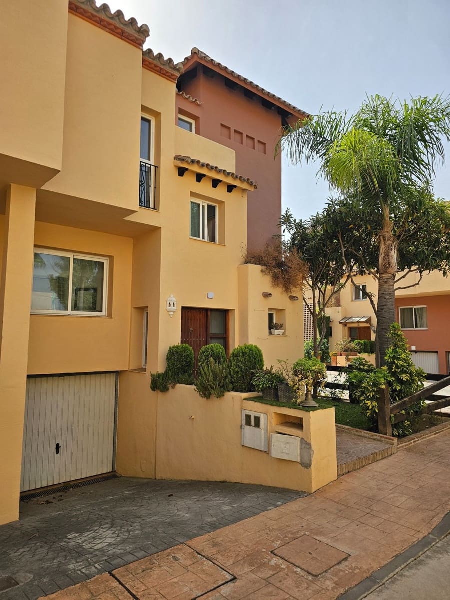 4 sovrum Hus till salu i Nueva Andalucia med pool garage - 599 000 € (Ref: 9129292)