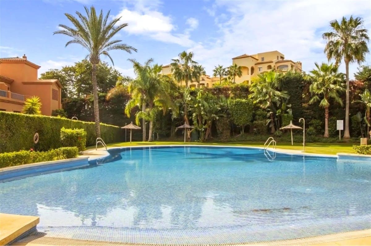 2 soveværelse Lejlighed til salg i Estepona med swimmingpool garage - € 450.000 (Ref: 9134719)