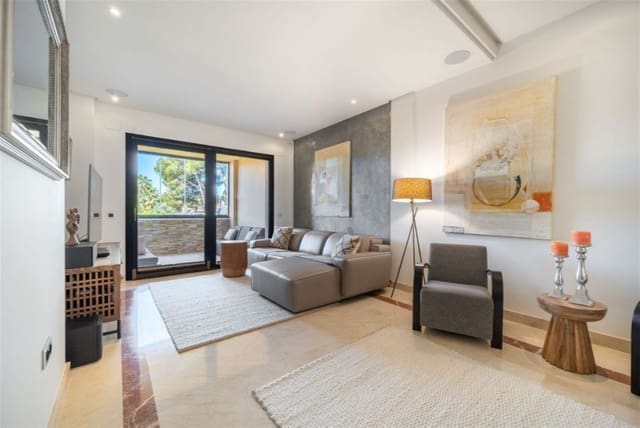 3 makuuhuone Huoneisto myytävänä paikassa Puerto Banus, Marbella mukana uima-altaan 
autotalli - 899 000 € (Ref: 9142319)