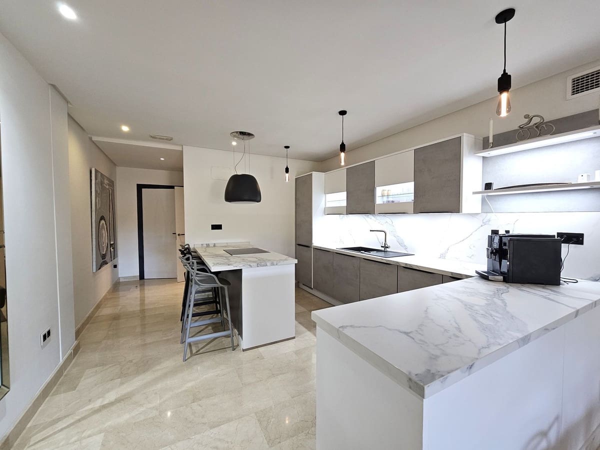 3 soveværelse Lejlighed til salg i Puerto Banus med swimmingpool garage - € 899.000 (Ref: 9142319)