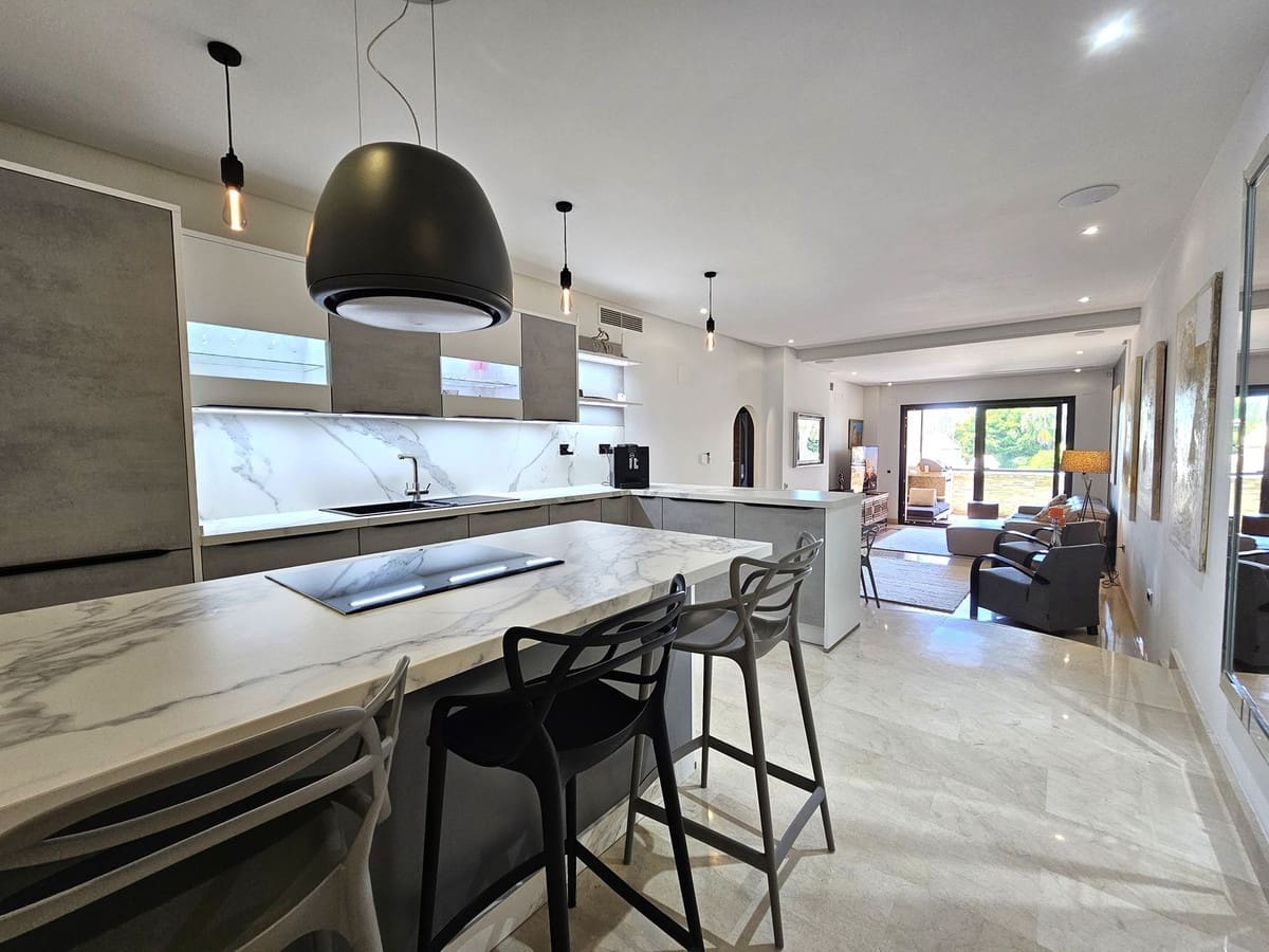 3 bedroom Apartment for sale in Puerto Banus with pool garage - € 849,000 (Ref: 9142319)