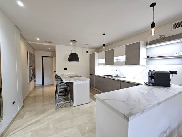 3 quarto Apartamento para venda em Puerto Banus, Marbella com piscina garagem - 849 000 € (Ref: 9142319)