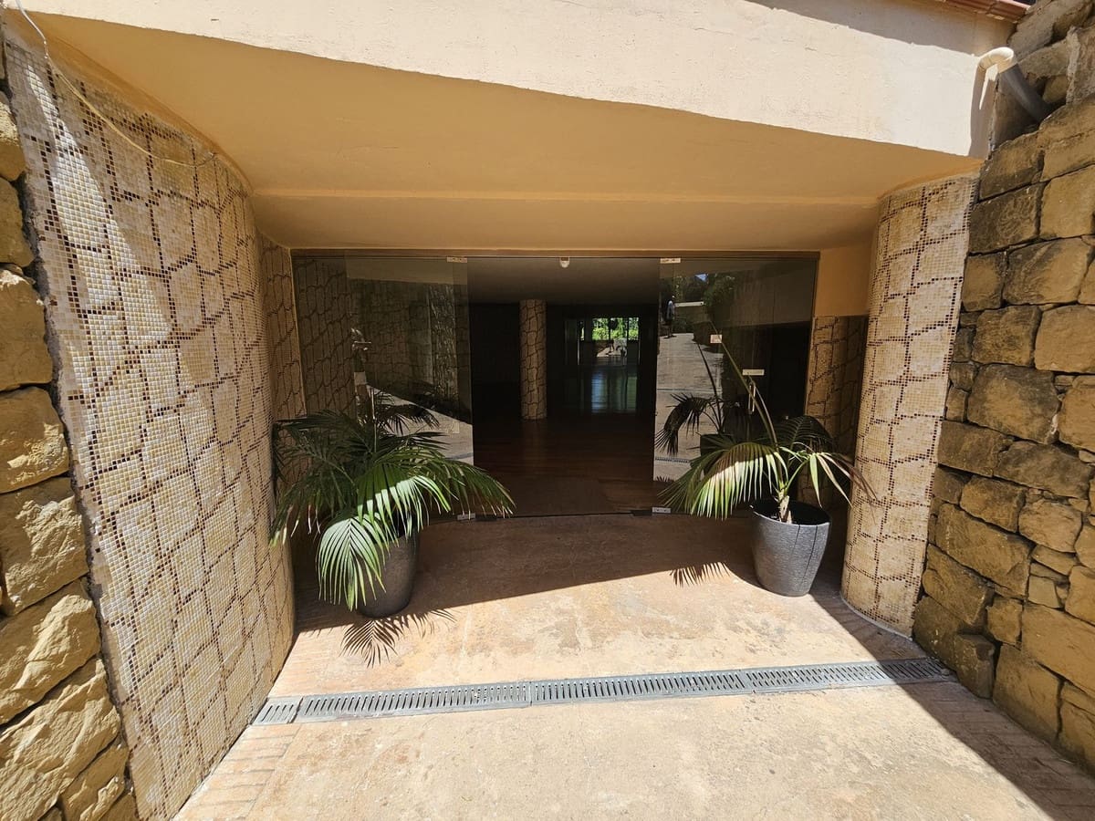 3 bedroom Apartment for sale in Puerto Banus with pool garage - € 849,000 (Ref: 9142319)