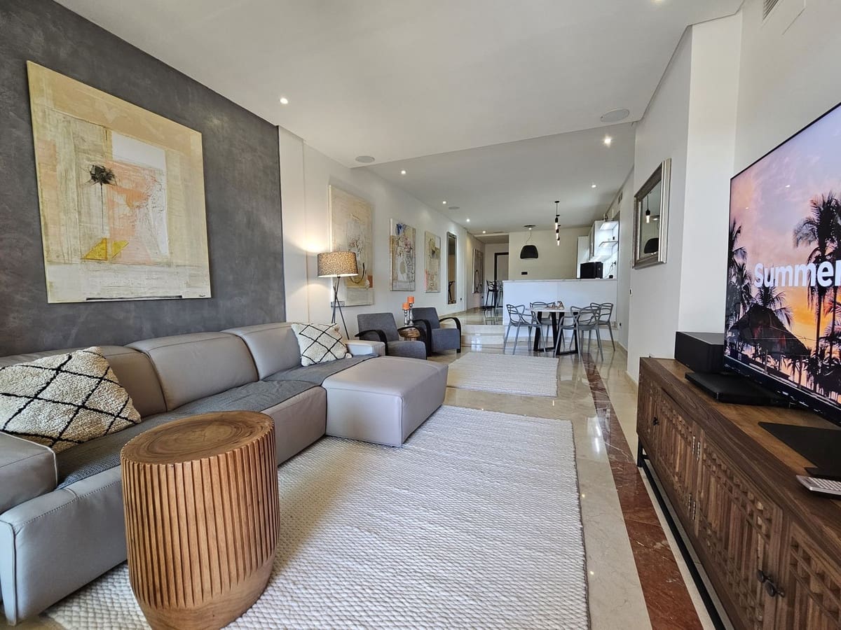 3 chambre Appartement à vendre à Puerto Banus avec piscine garage - 849 000 € (Ref: 9142319)