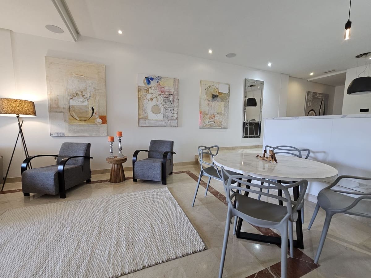 3 chambre Appartement à vendre à Puerto Banus avec piscine garage - 849 000 € (Ref: 9142319)
