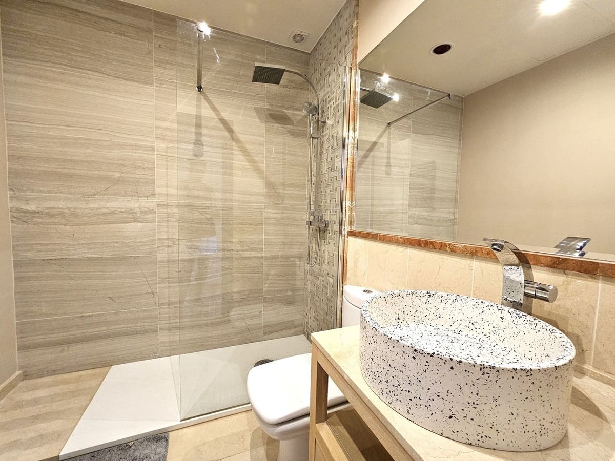 3 chambre Appartement à vendre à Puerto Banus avec piscine garage - 849 000 € (Ref: 9142319)